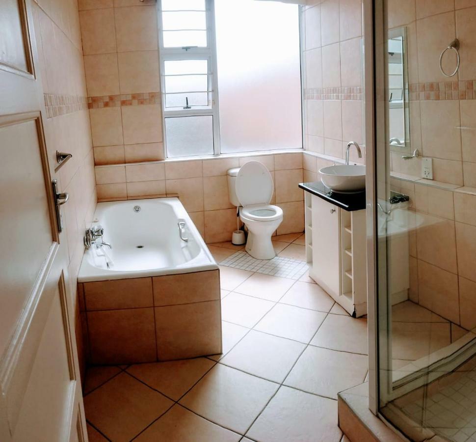 Lacasa Bellville Guesthouse Cape Town Eksteriør bilde